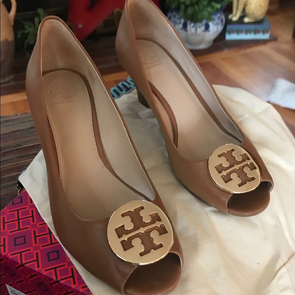 Kara' Wedge Pump